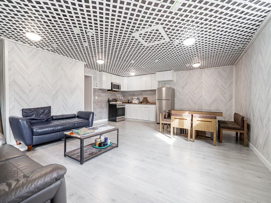 Listing Image for R3040303