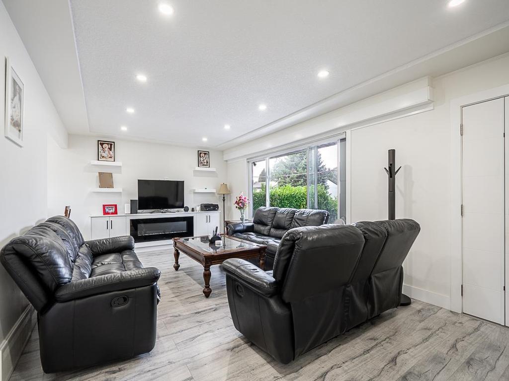 Listing Image for R3042647