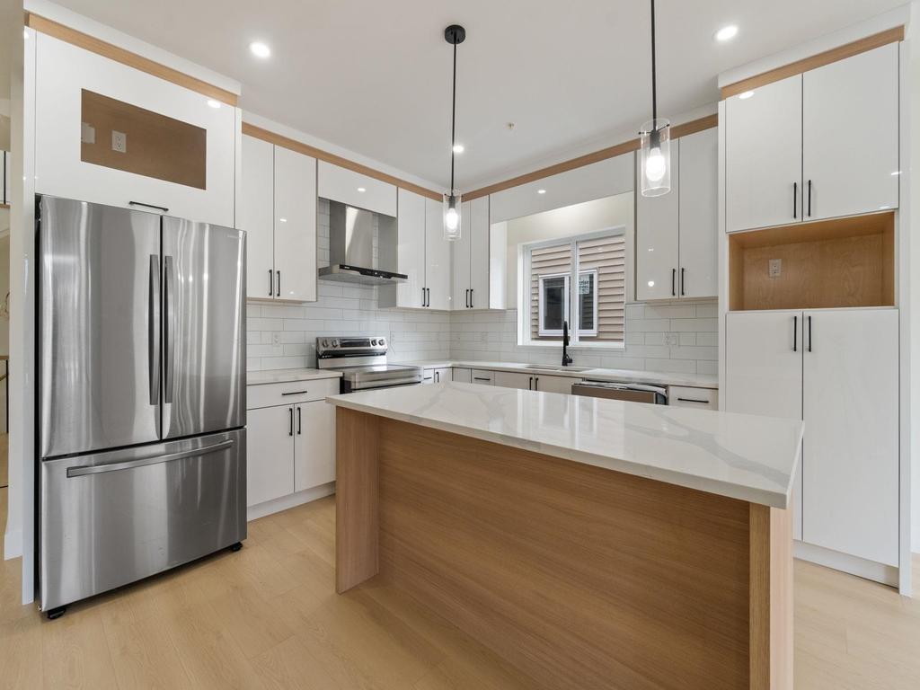 Listing Image for R3046396