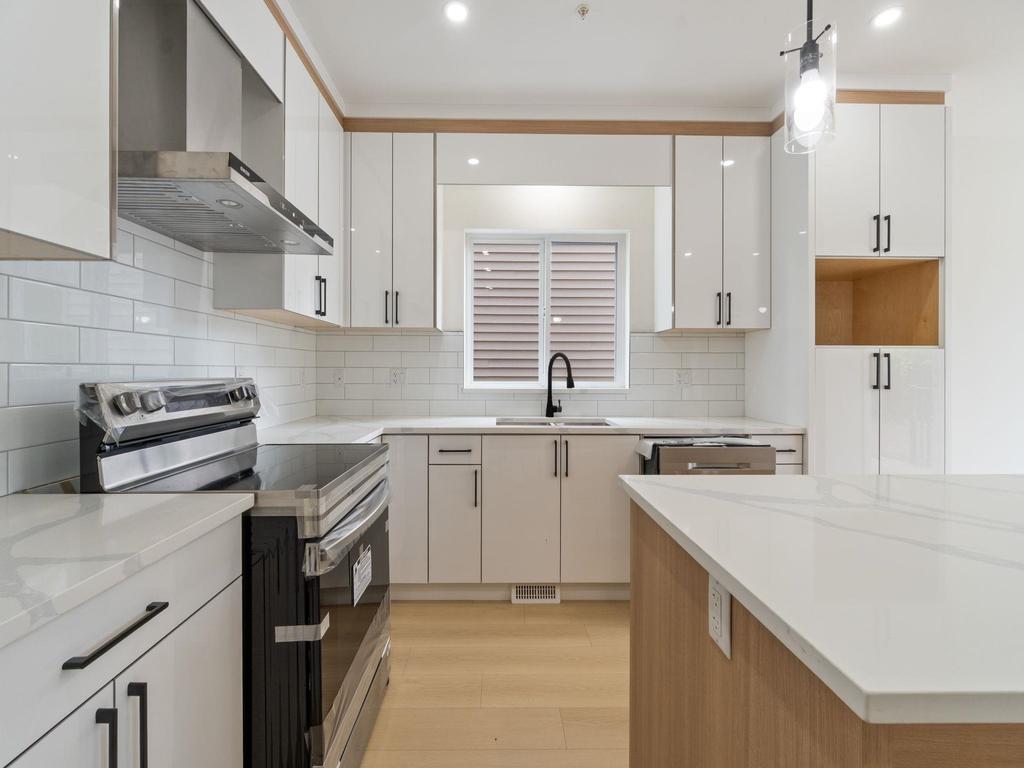 Listing Image for R3046396