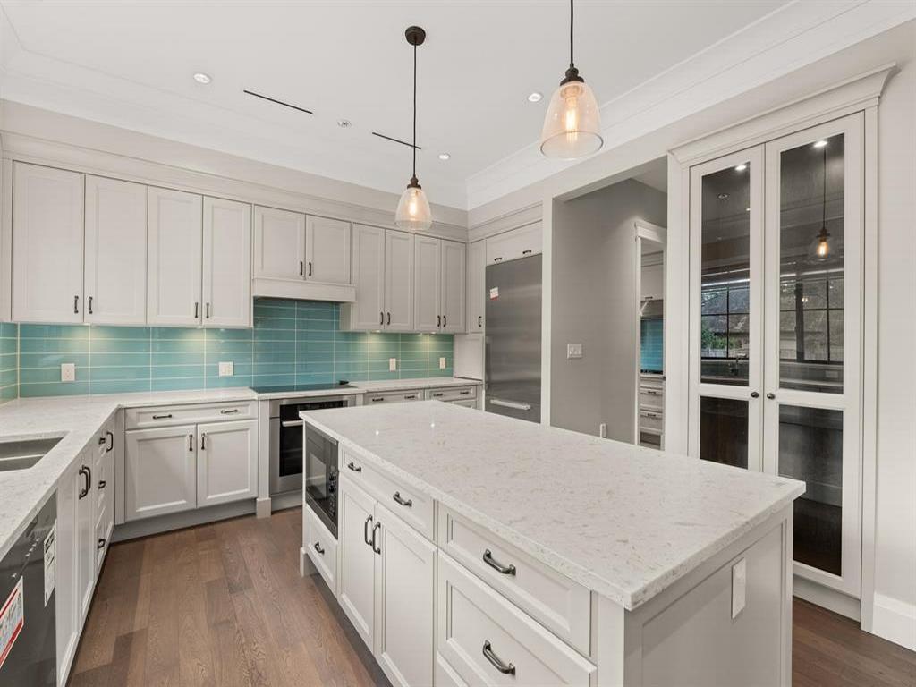 Listing Image for R3046834