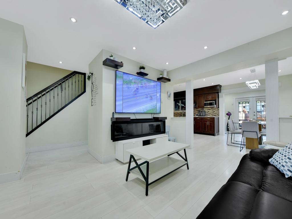 Listing Image for R3056589