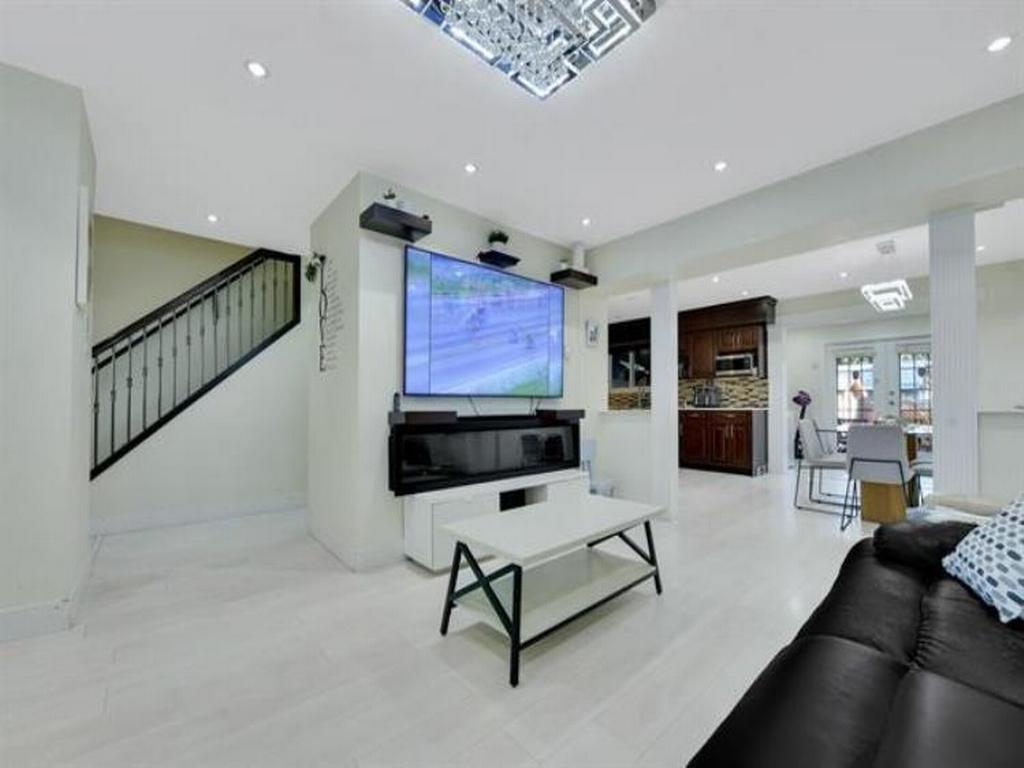 Listing Image for R3056589