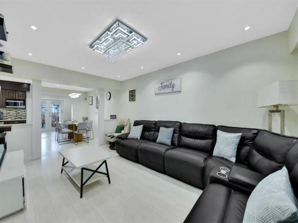 Listing Image for R3056589