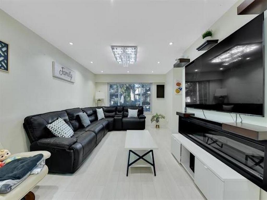 Listing Image for R3056589