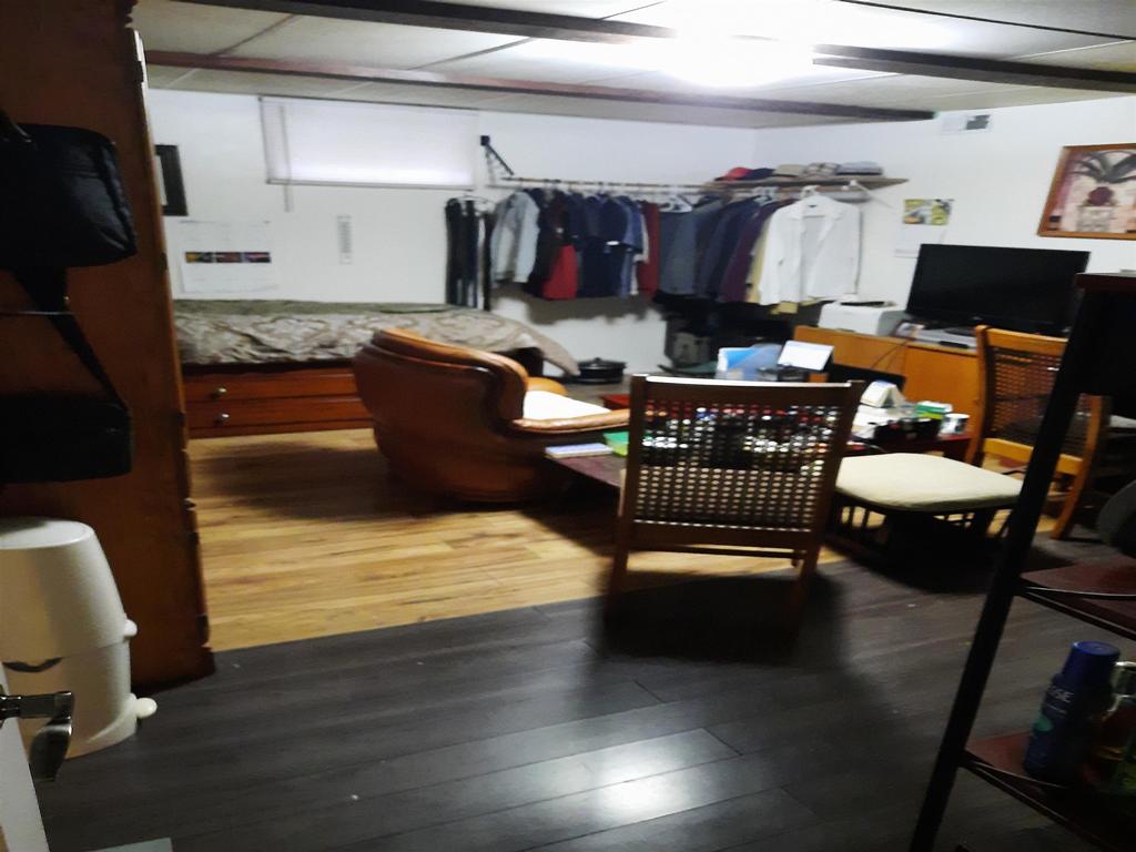 Listing Image for R3060028