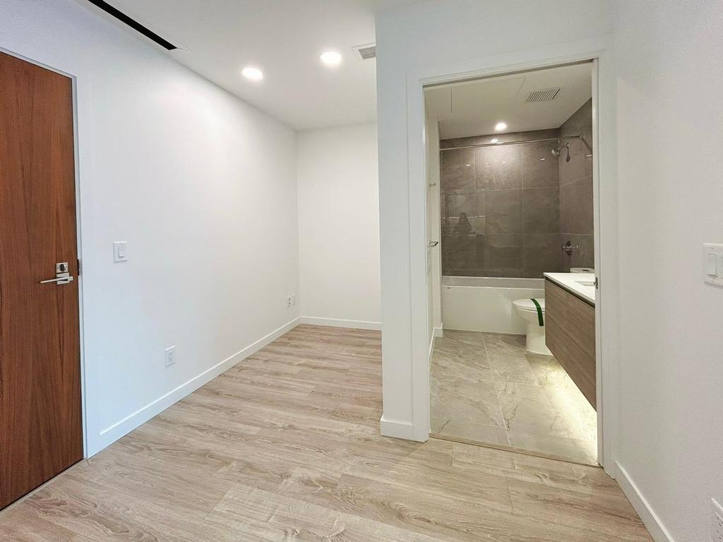 Listing Image for R3060130