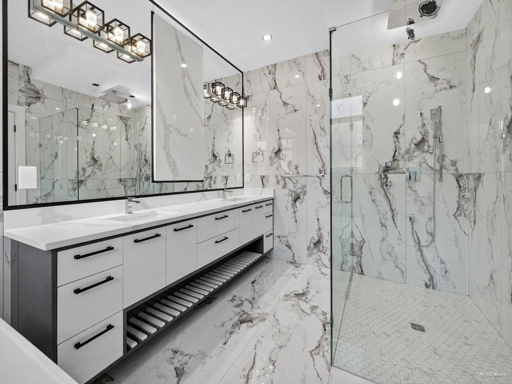 Listing Image for R3060161