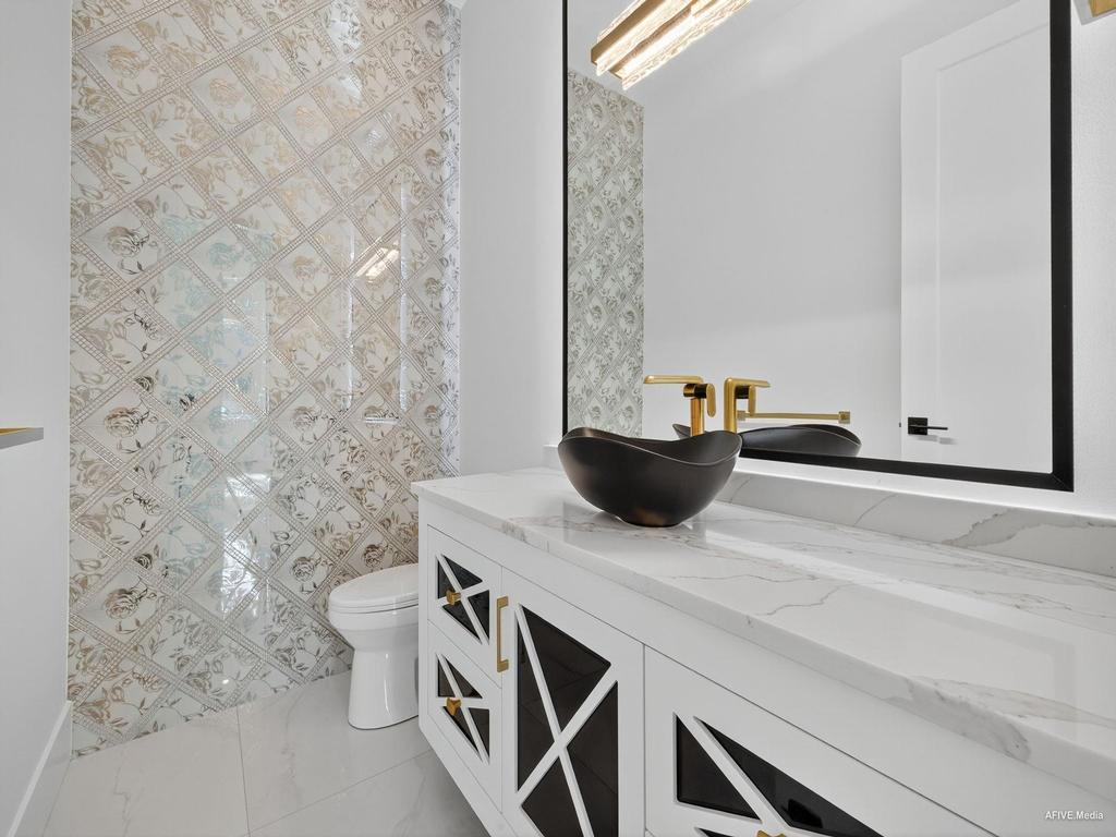 Listing Image for R3060161