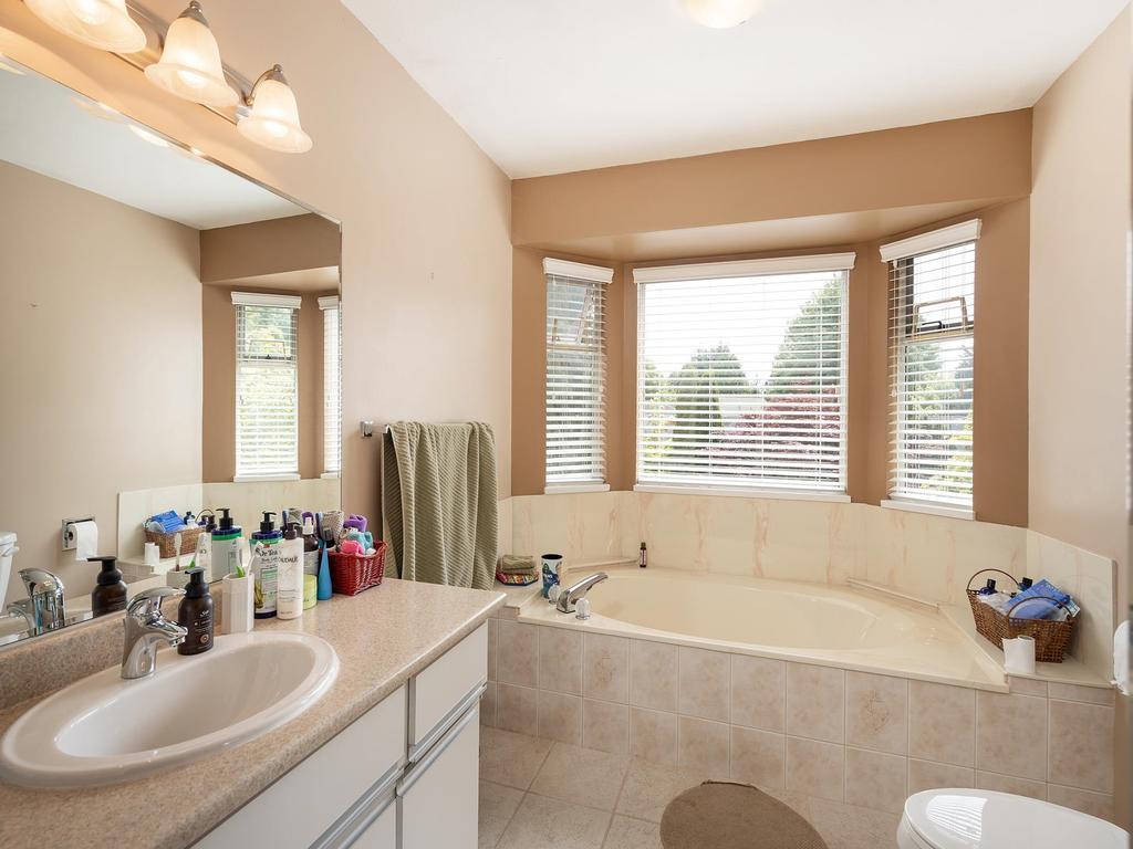 Listing Image for R3060273