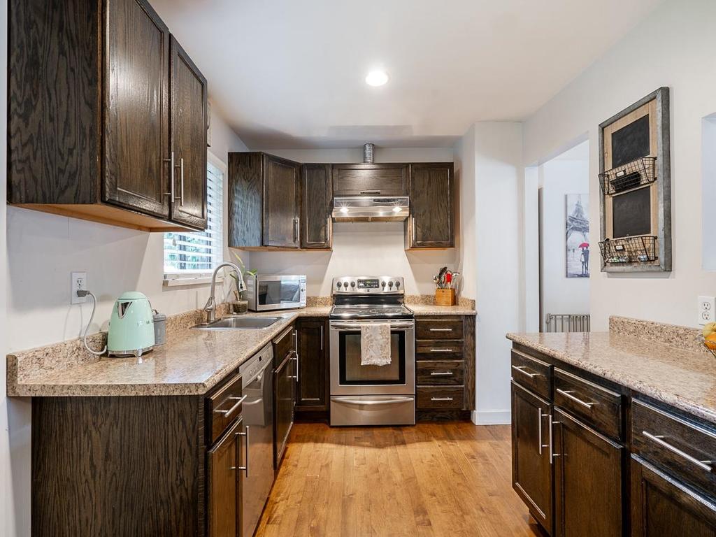 Listing Image for R3060399