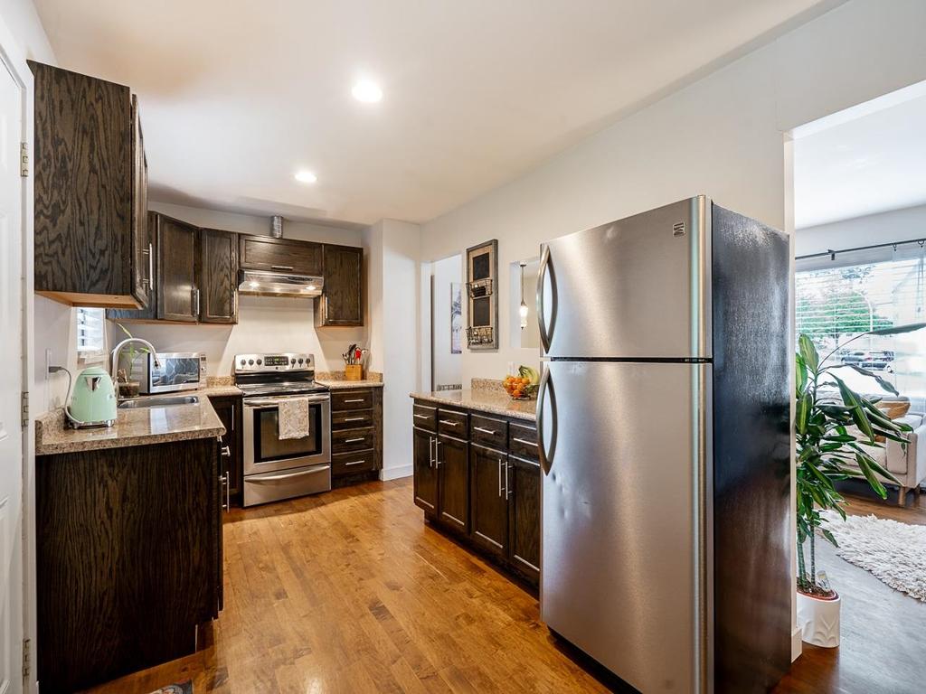 Listing Image for R3060399