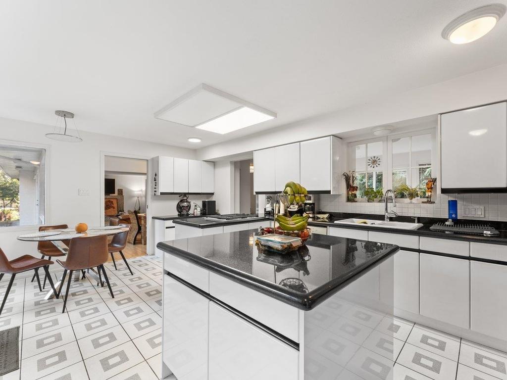 Listing Image for R3060432