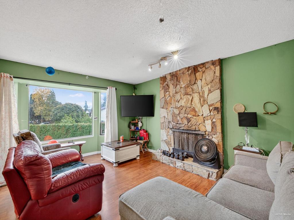 Listing Image for R3060443