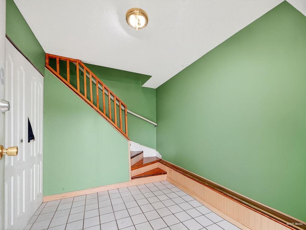 Listing Image for R3060443