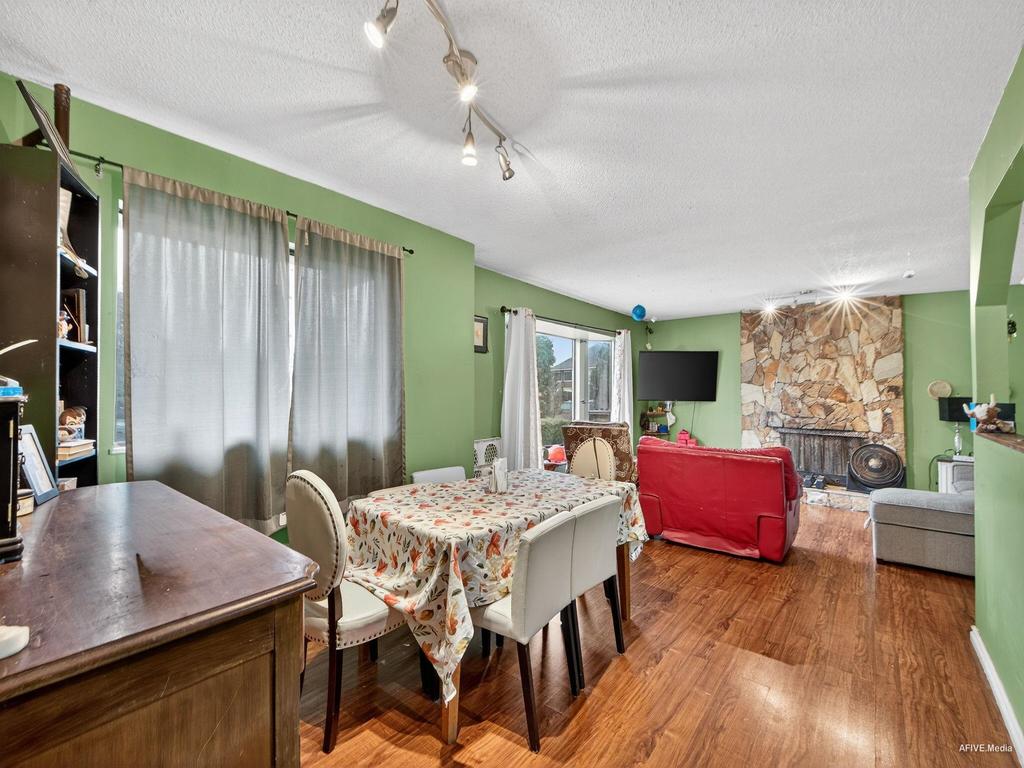 Listing Image for R3060443