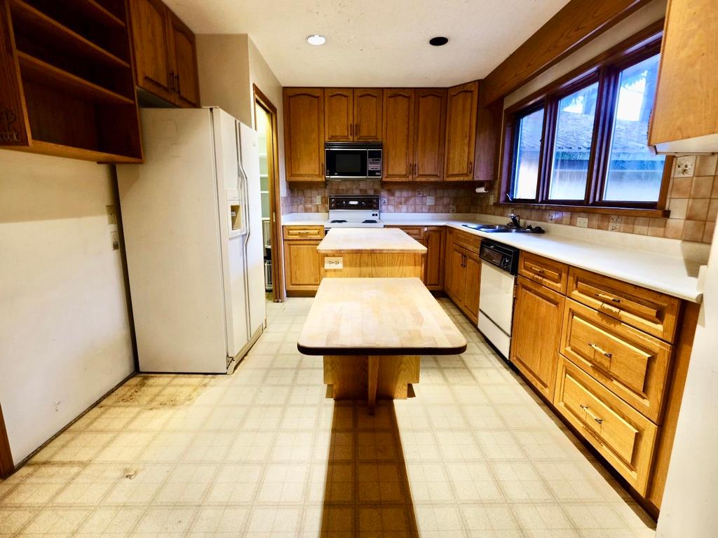 Listing Image for R3060471