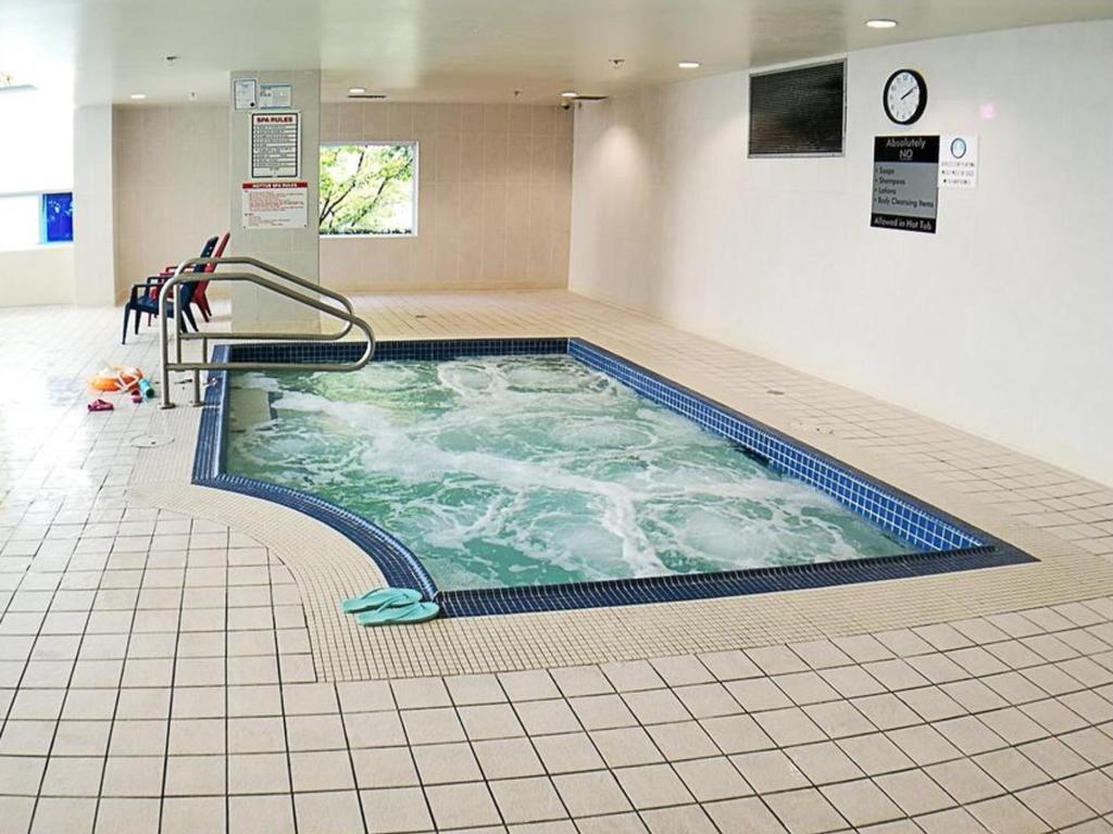 Listing Image for R3060525