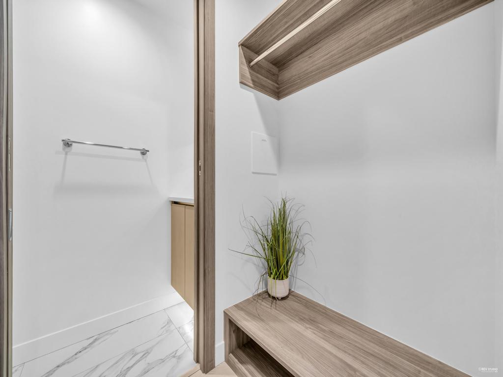 Listing Image for R3060942