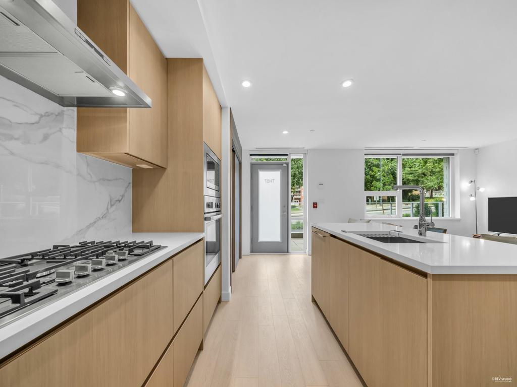 Listing Image for R3060942