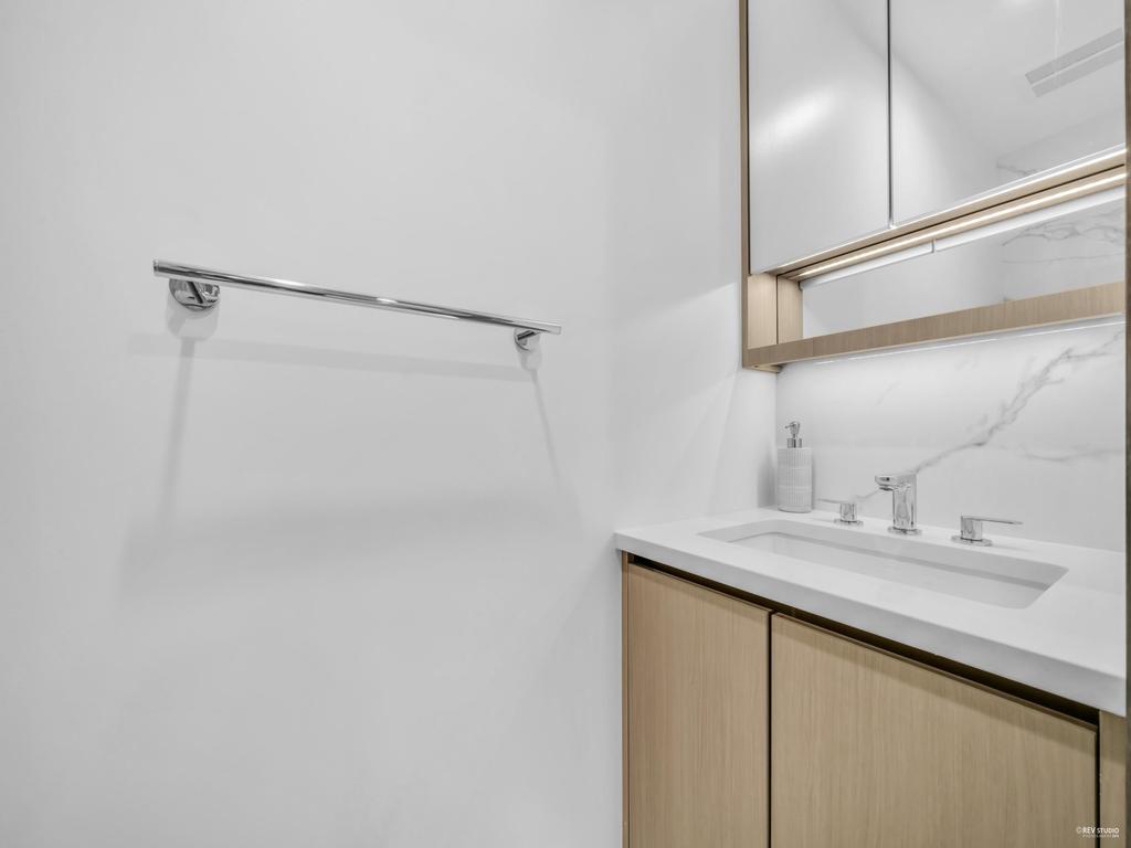 Listing Image for R3060942