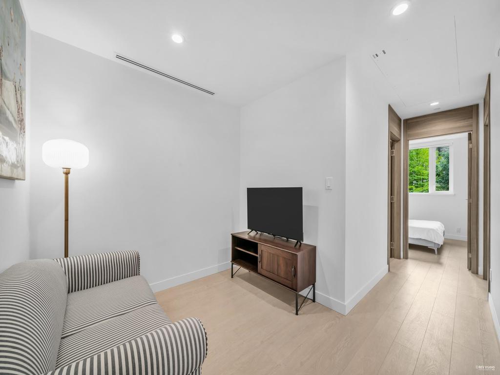 Listing Image for R3060942