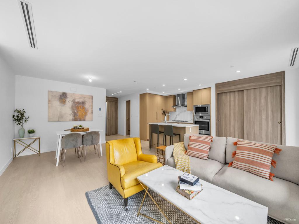 Listing Image for R3060942