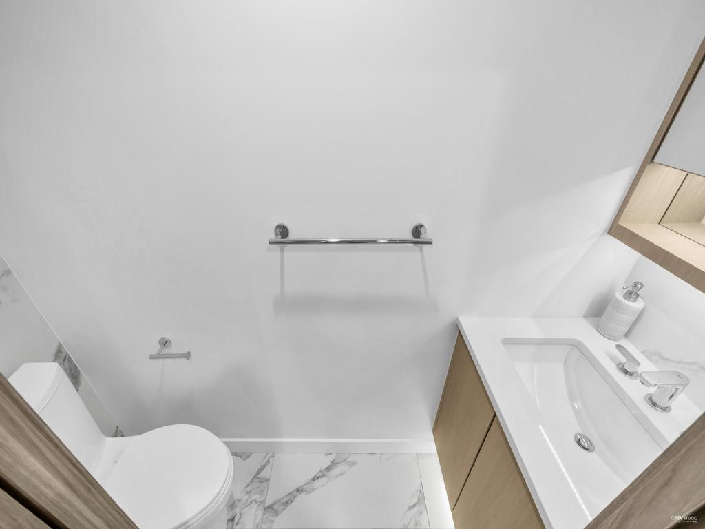 Listing Image for R3060942