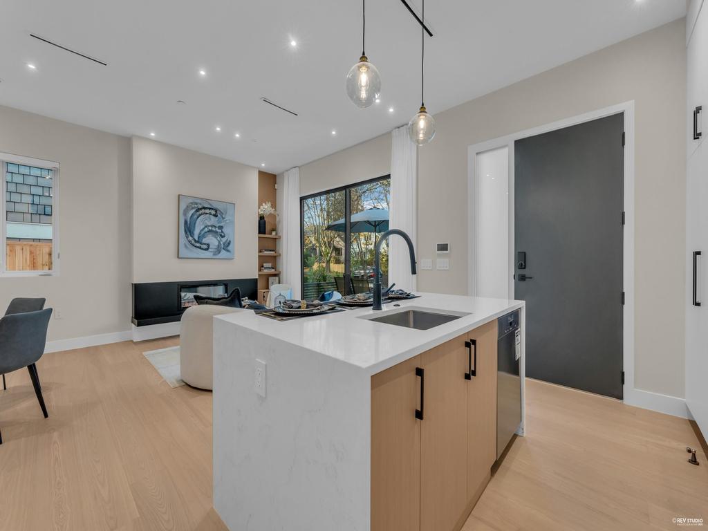 Listing Image for R3070032