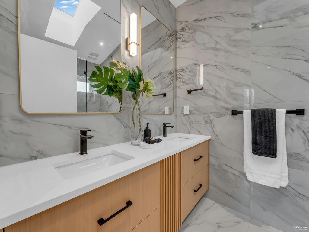 Listing Image for R3070032