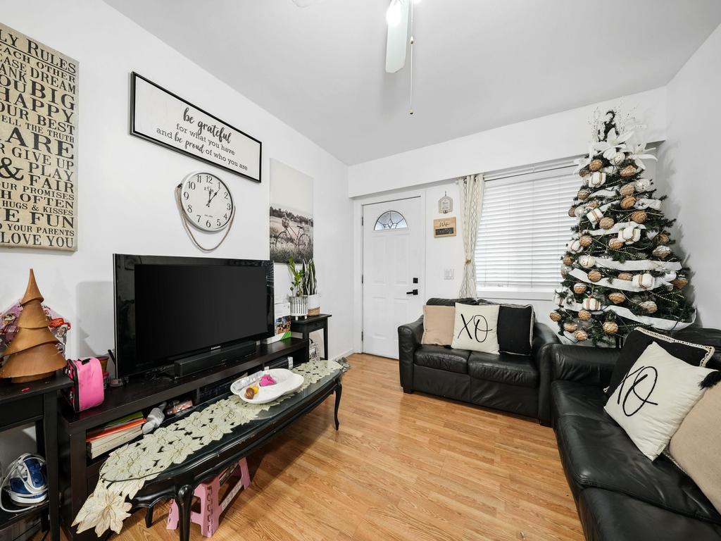 Listing Image for R3070075
