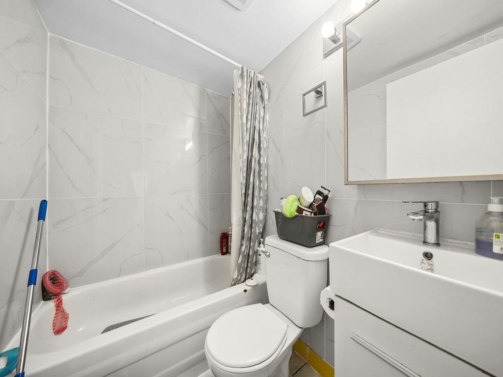 Listing Image for R3070075