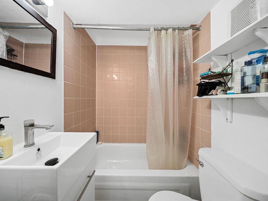 Listing Image for R3070075