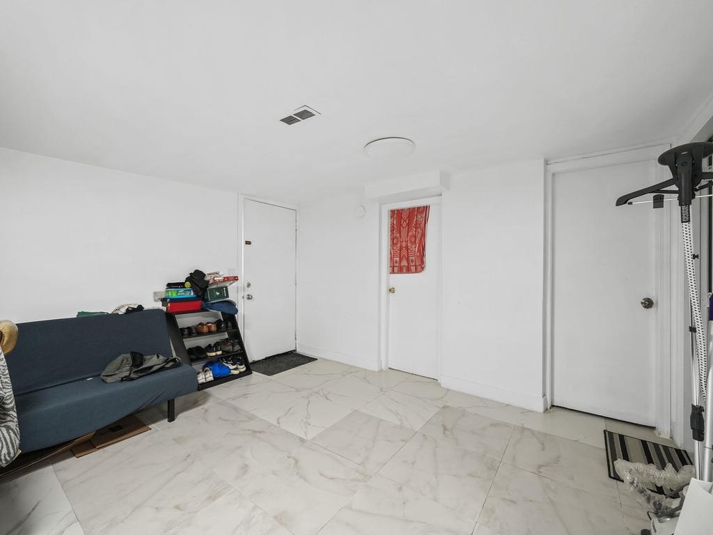 Listing Image for R3070075