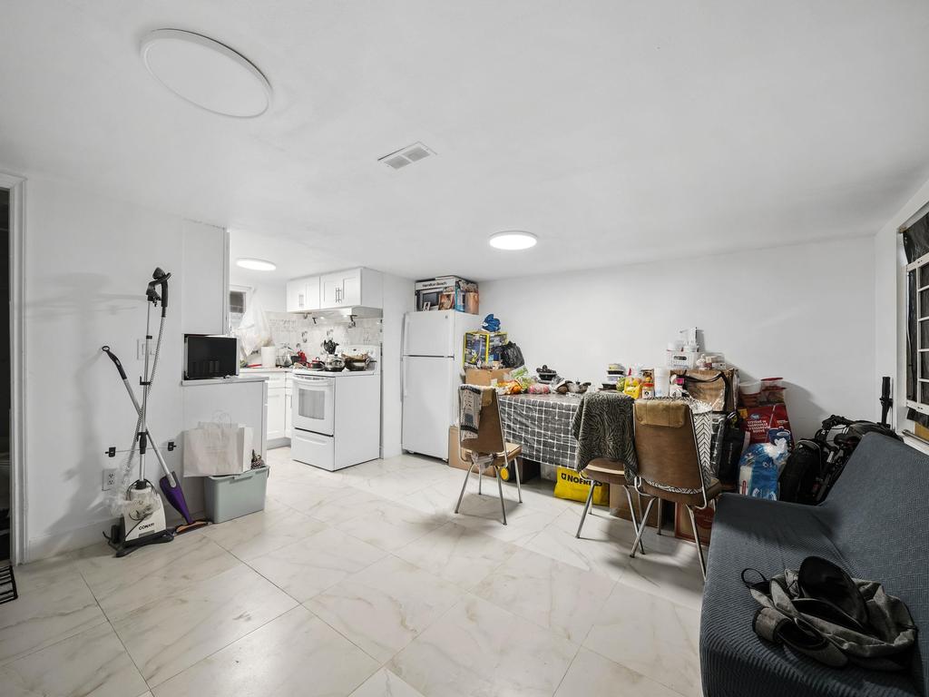 Listing Image for R3070075