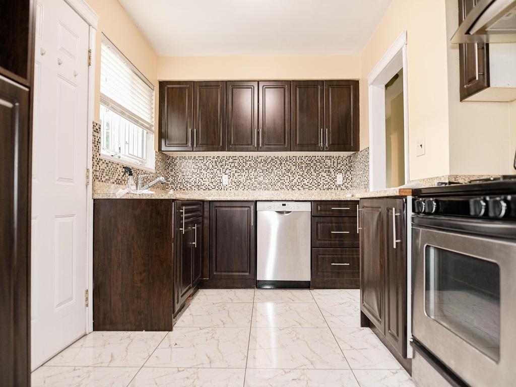 Listing Image for R3070137