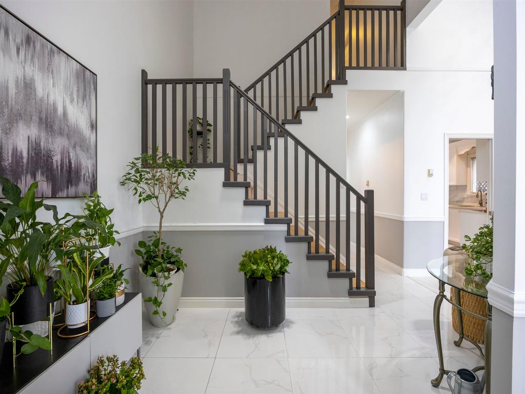 Listing Image for R3070153