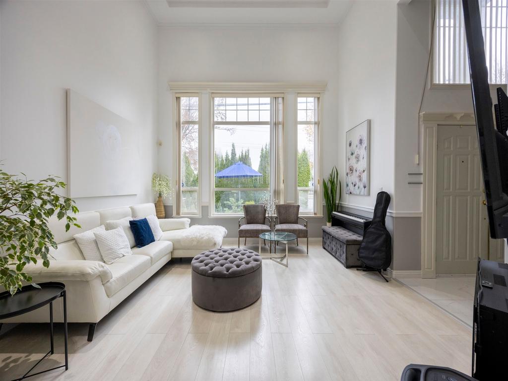 Listing Image for R3070153