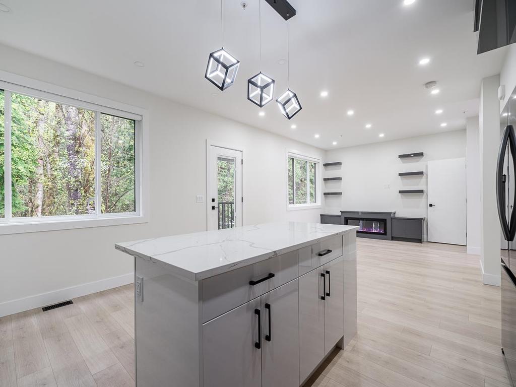 Listing Image for R3070246