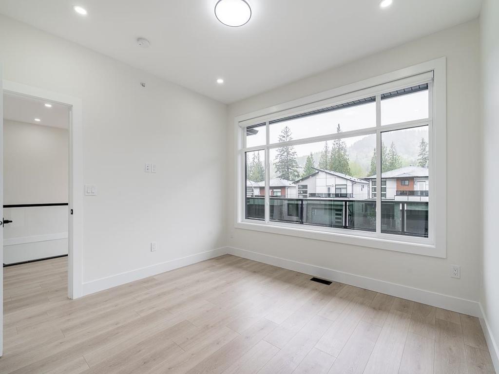 Listing Image for R3070246