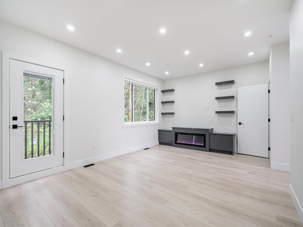 Listing Image for R3070246