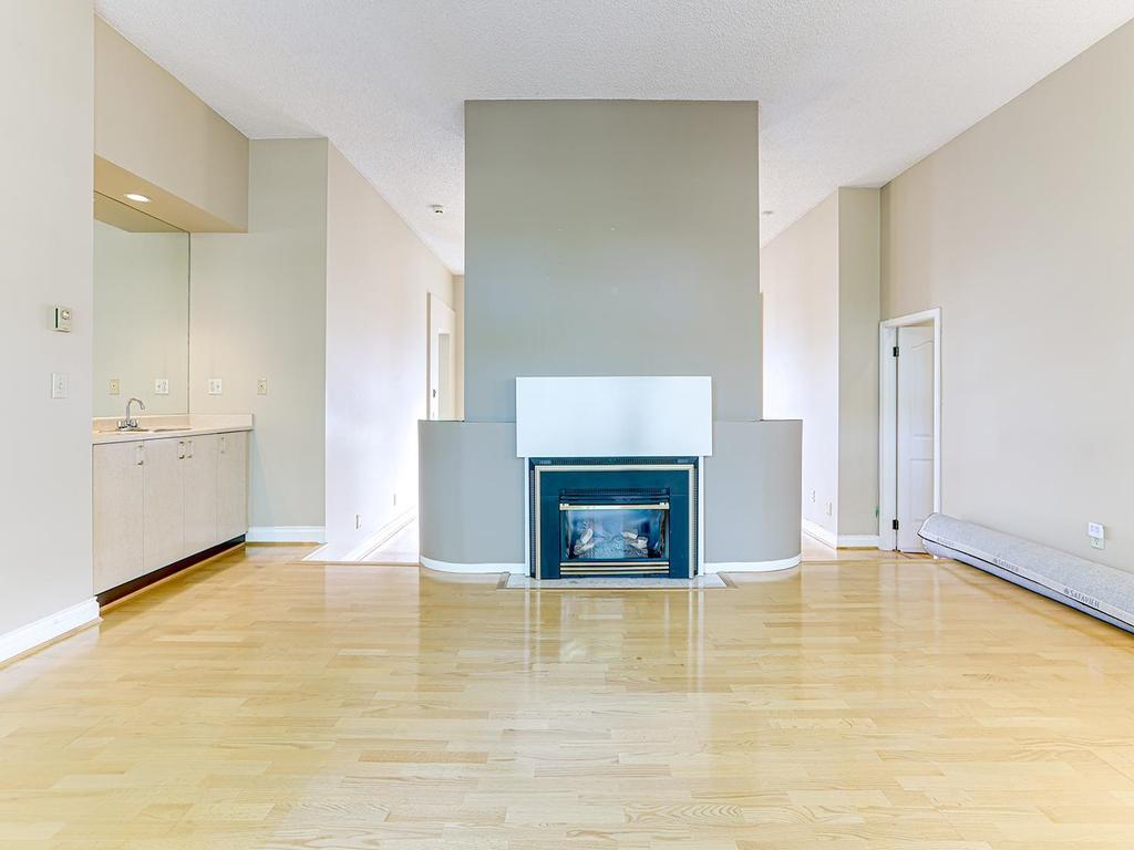 Listing Image for R3070336