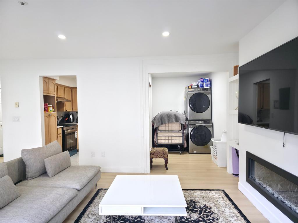 Listing Image for R3070388