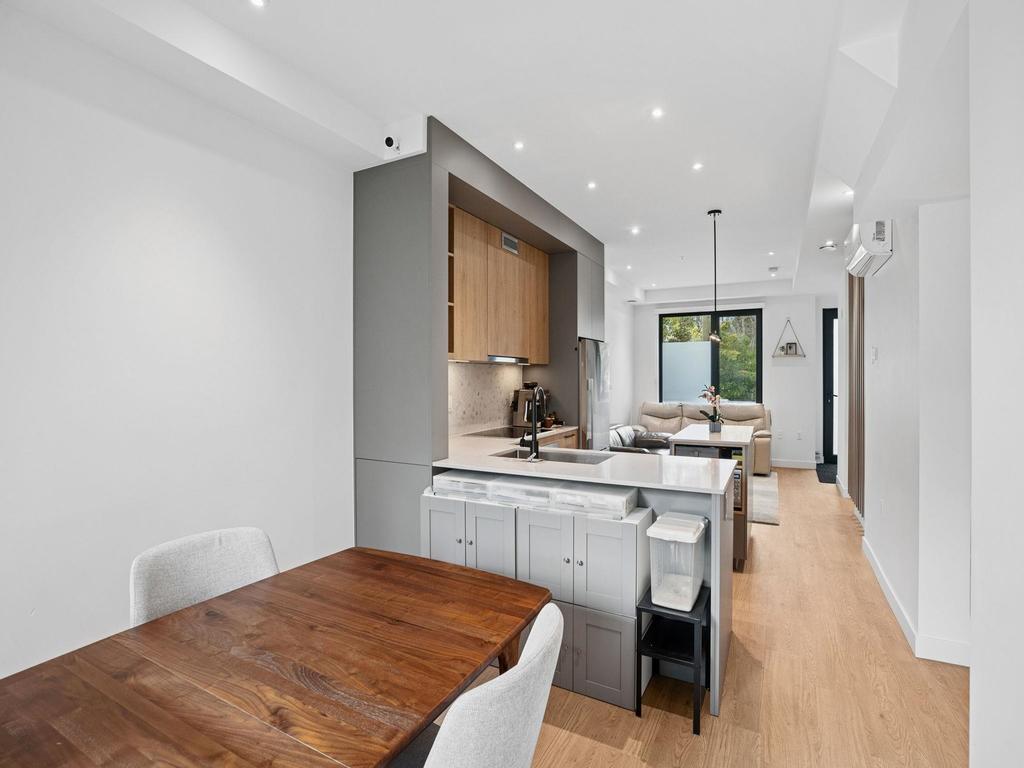 Listing Image for R3070395