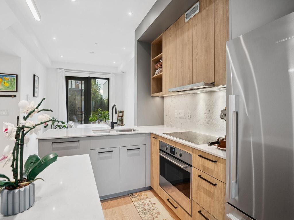 Listing Image for R3070395