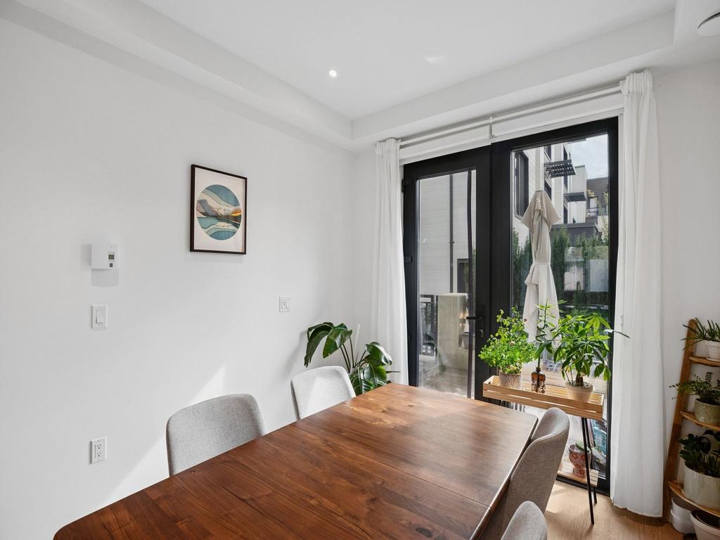 Listing Image for R3070395