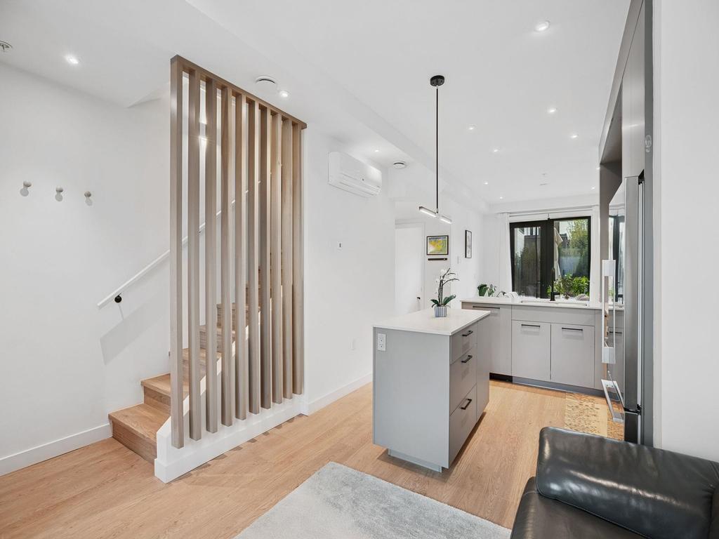 Listing Image for R3070395