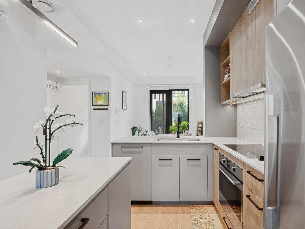 Listing Image for R3070395