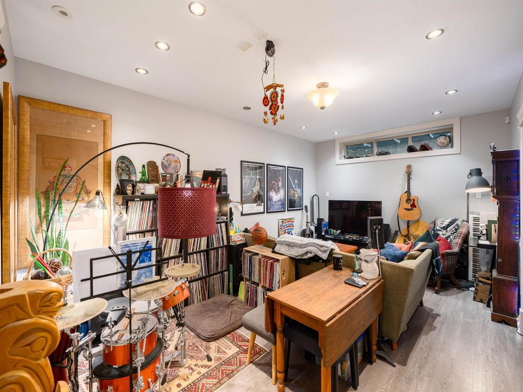 Listing Image for R3070428