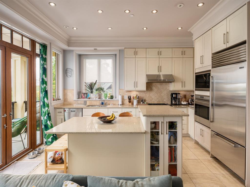 Listing Image for R3070428